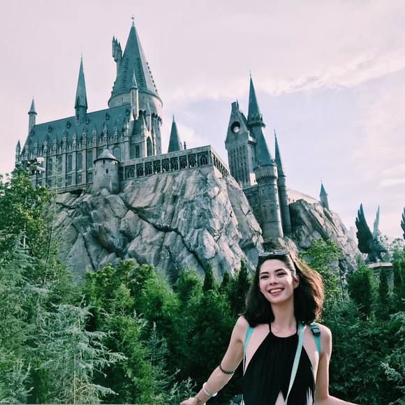 Meet your Posher, Cassandra Jun DeVaux! โ๏ธ๐ธ๐ธ๐ธโ๏ธ - Picture 2 of 2